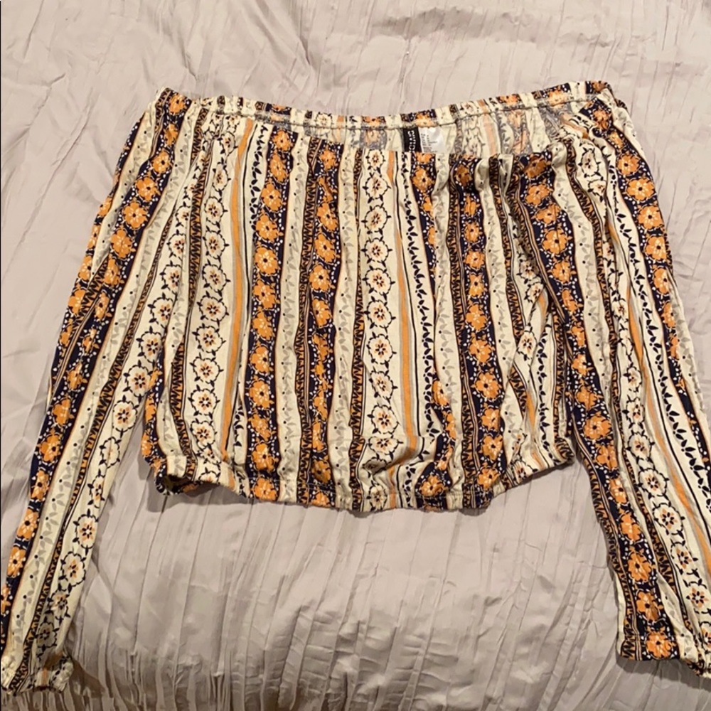Cropped long sleeve top